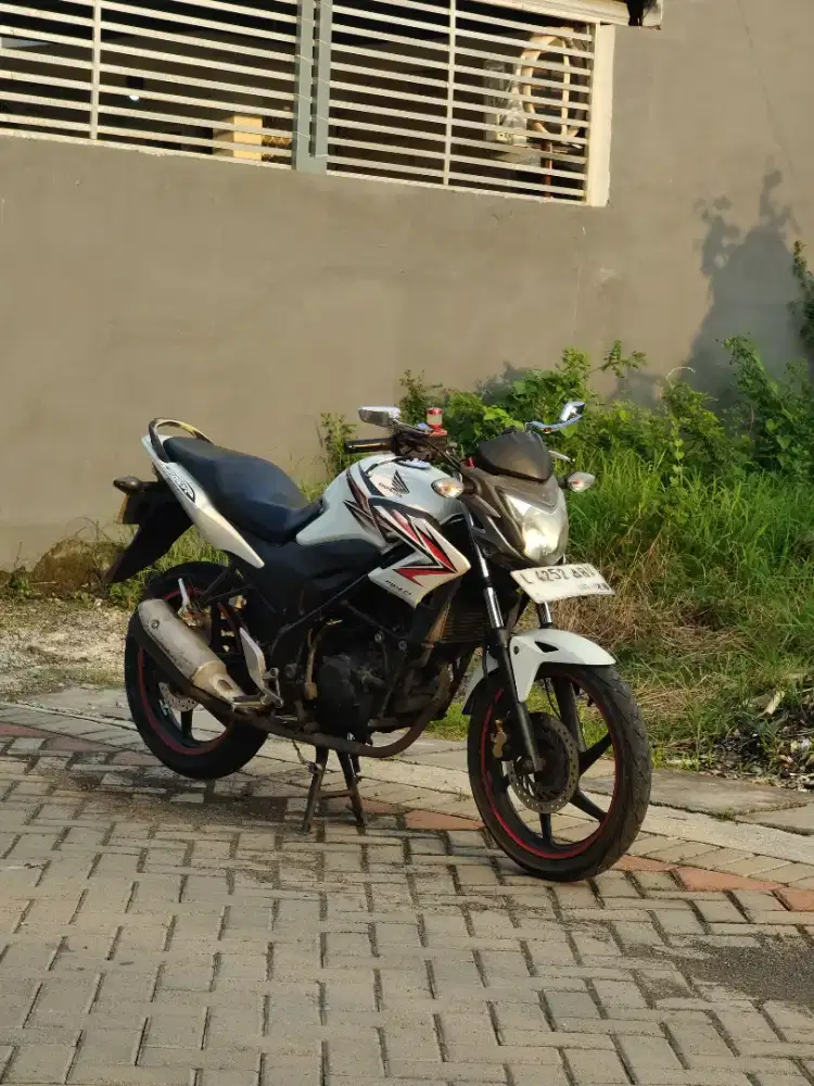 Dijual motor Honda CB150R old