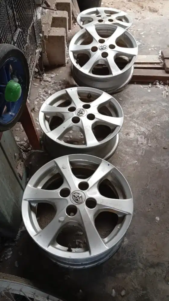 Velg ORI Toyota Agya masih bagus mulus 1,3 jt net murah meriah