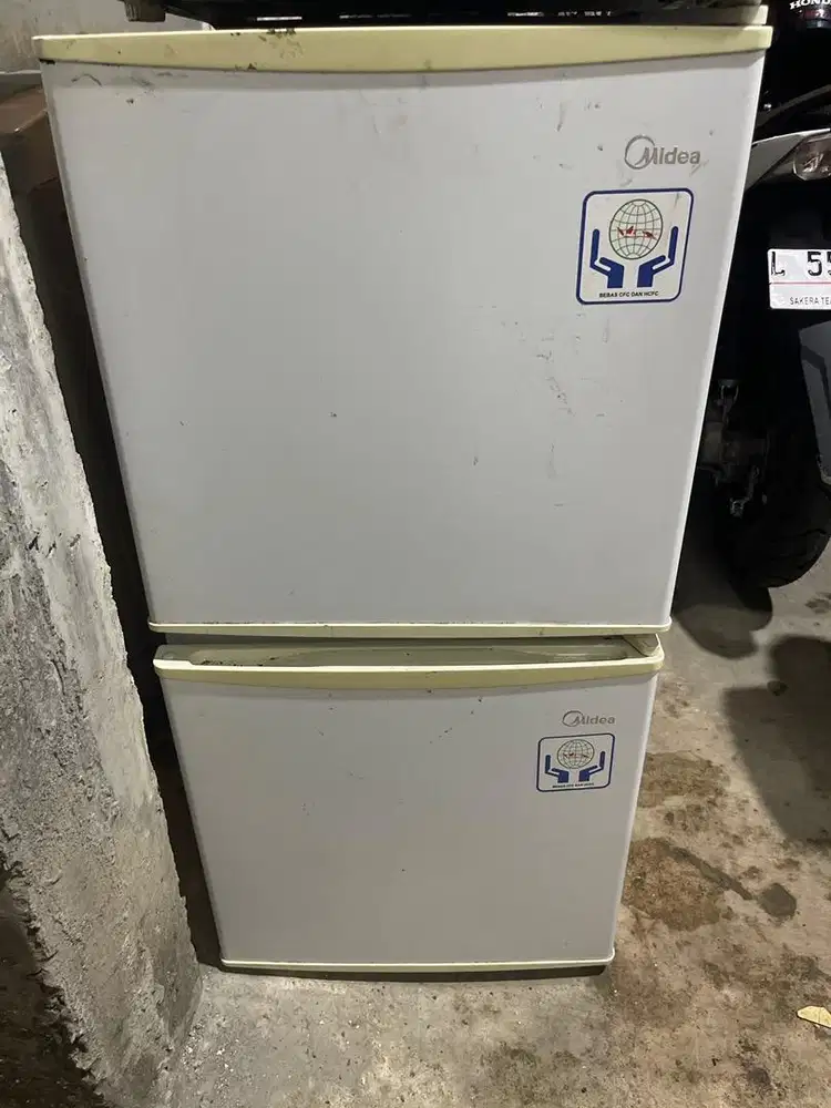 Kulkas mini merk gea normal