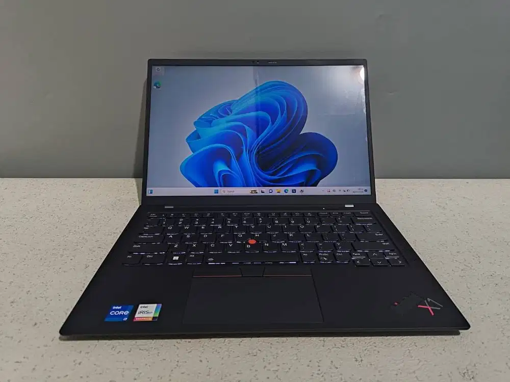 Lenovo ThinkPad X1 Carbon Gen 9 i7 1185G7 RAM 32GB Layar 4K – Super Ti