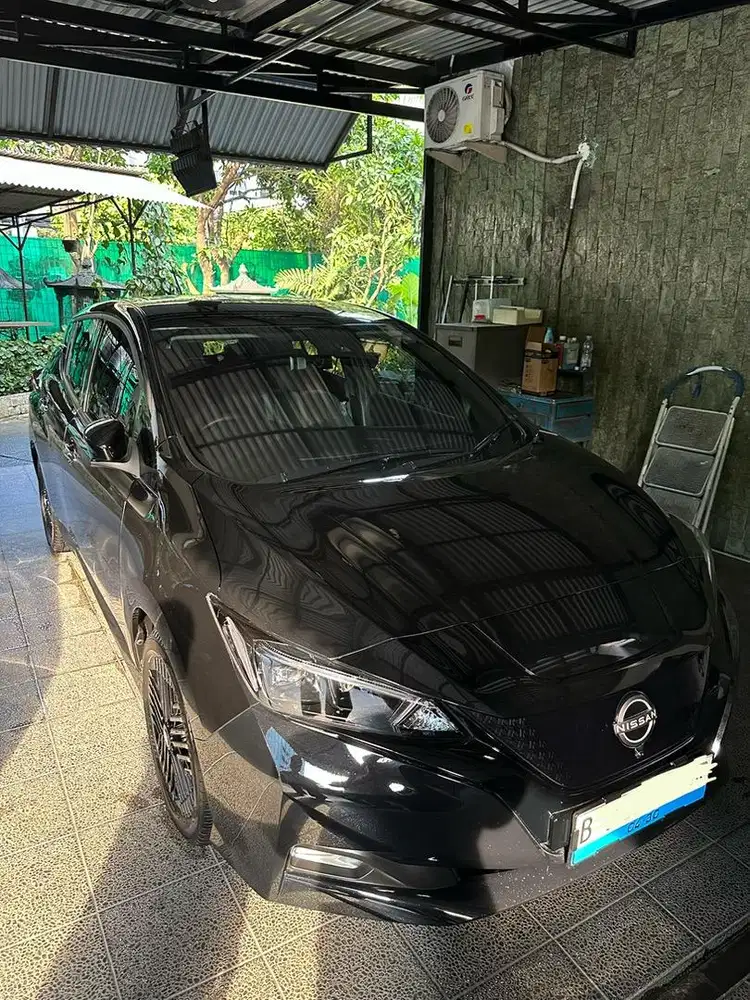 NISSAN LEAF 2023 One Tone SUPER LOW KM