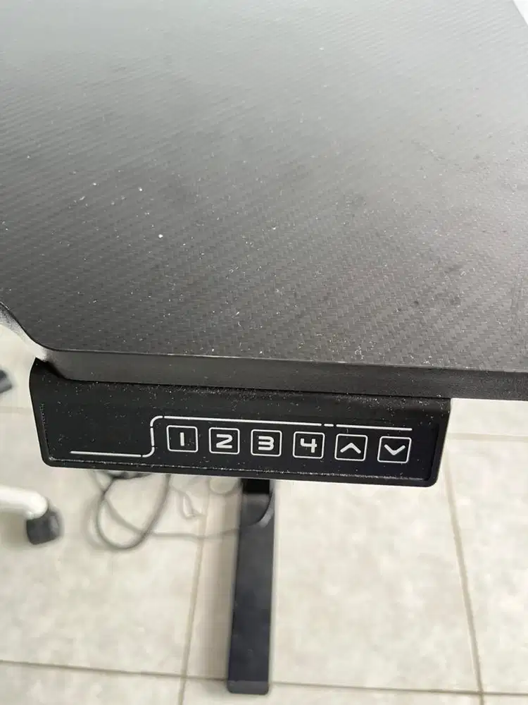 Meje dan kursi gaming