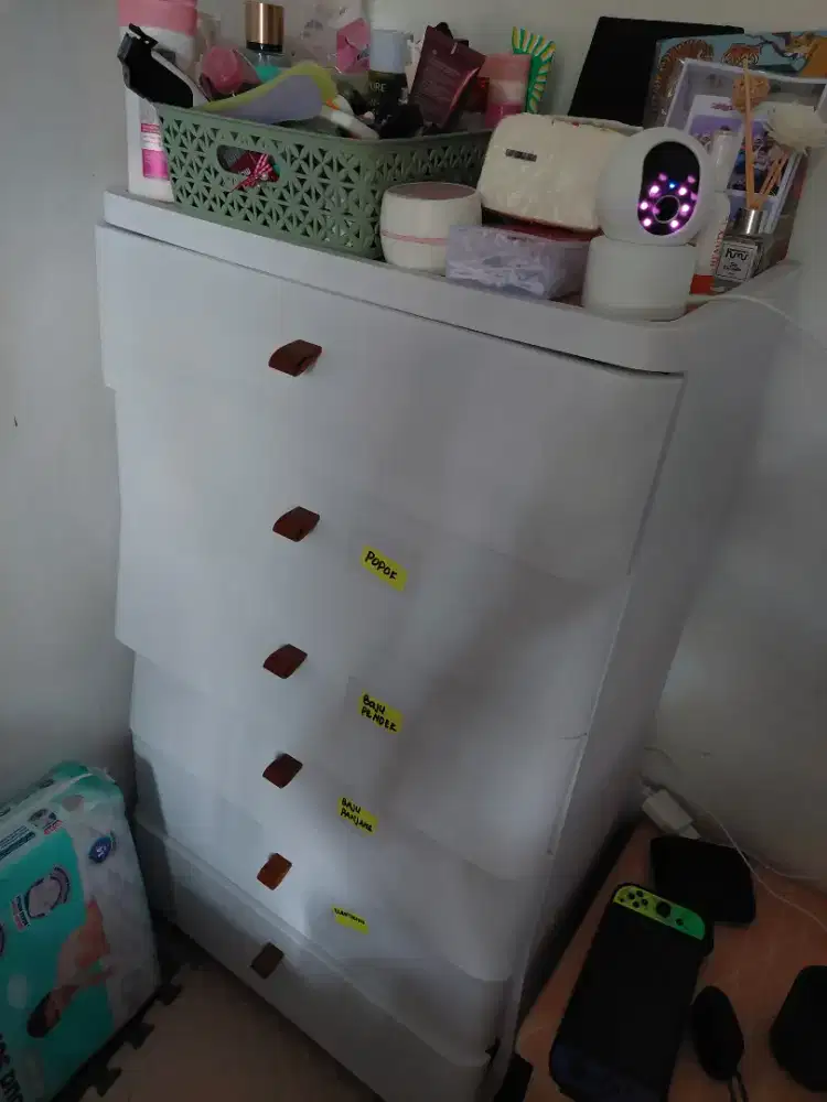 Lemari Susun Warna Putih