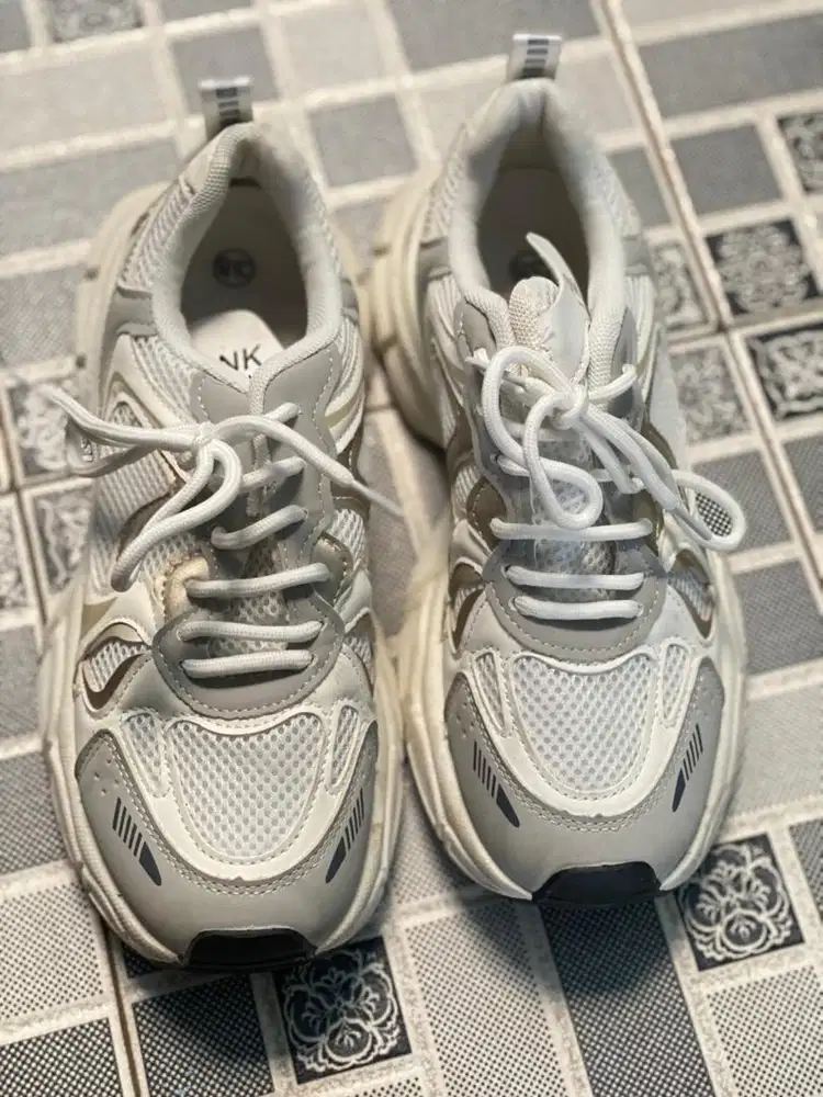 PRELOVED SEPATU SNEAKER ASNK