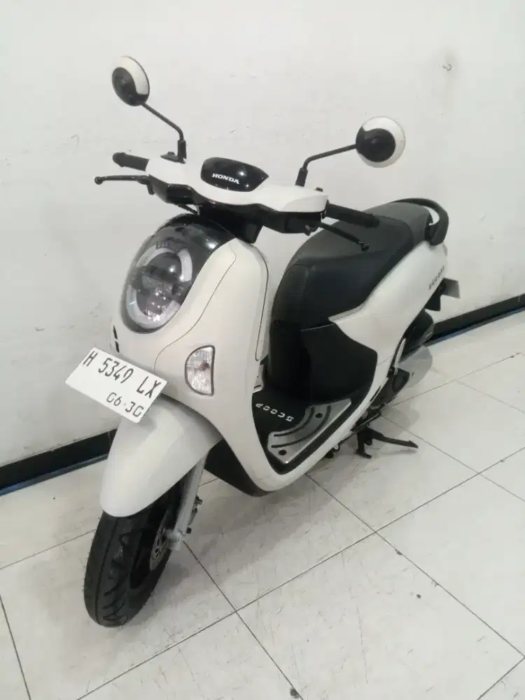 Honda Scoopy prestige putih 2025