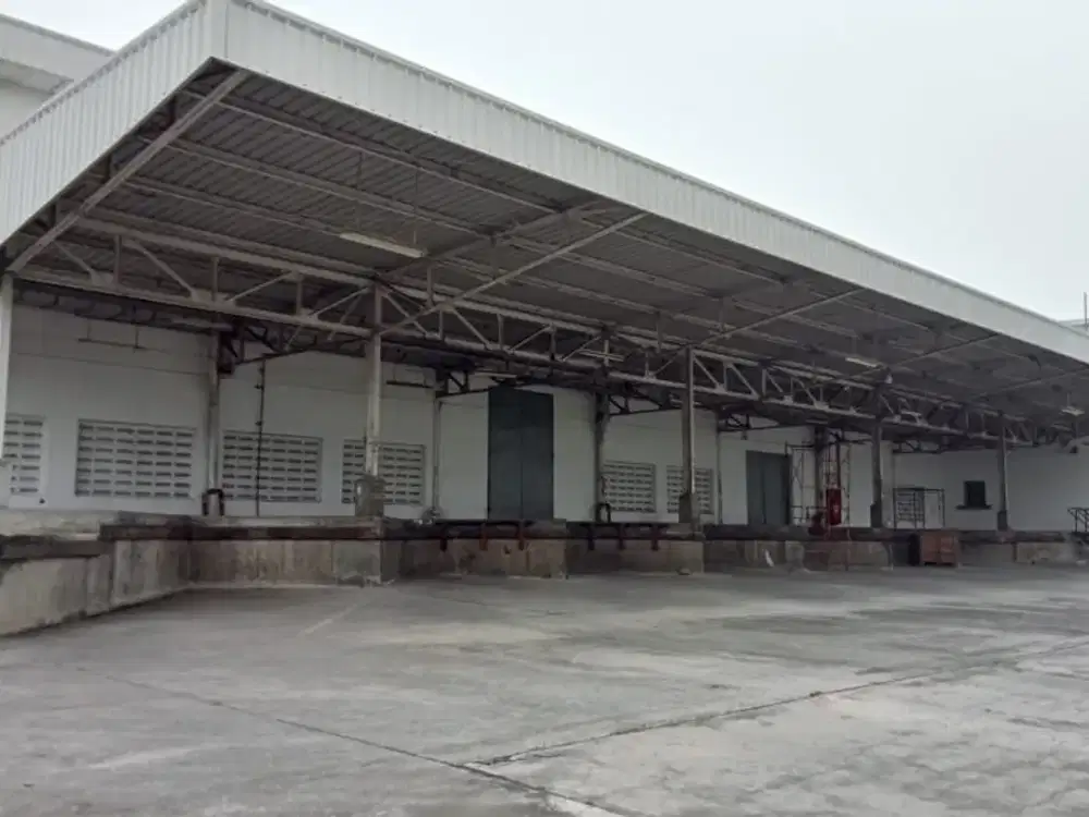 DISEWAKAN Gudang Siap Pakai Fasilitas Loading Dock di Margomulyo Surabaya