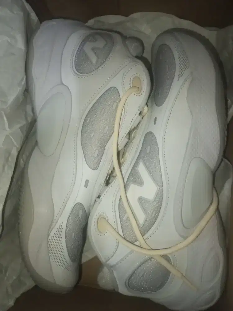 Sepatu basket New balance fresh foam BB v3 size 44