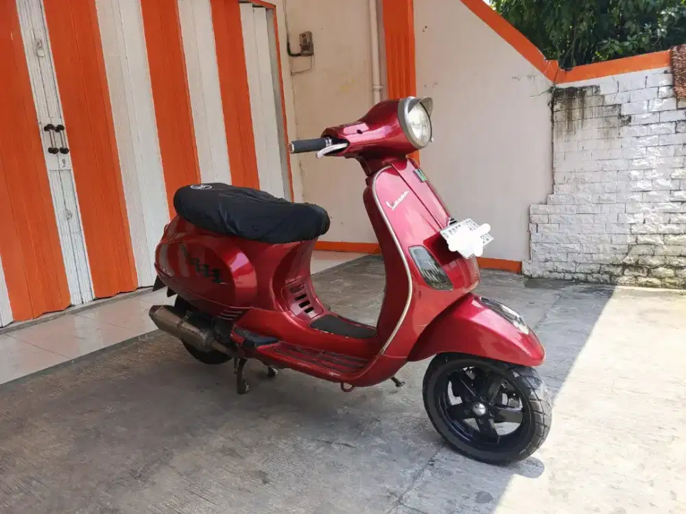 PIAGGIO VESPA LX 150 IE A/T 2012RED AKHIR BISA TT HP FLAGSHIP