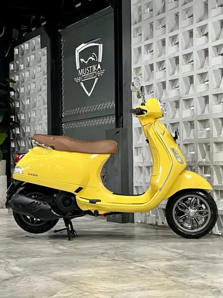 VESPA LX125 IGET 2020 - Chintia Mustika