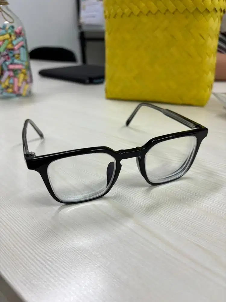 KACAMATA MINUS 5 KIRI KANAN