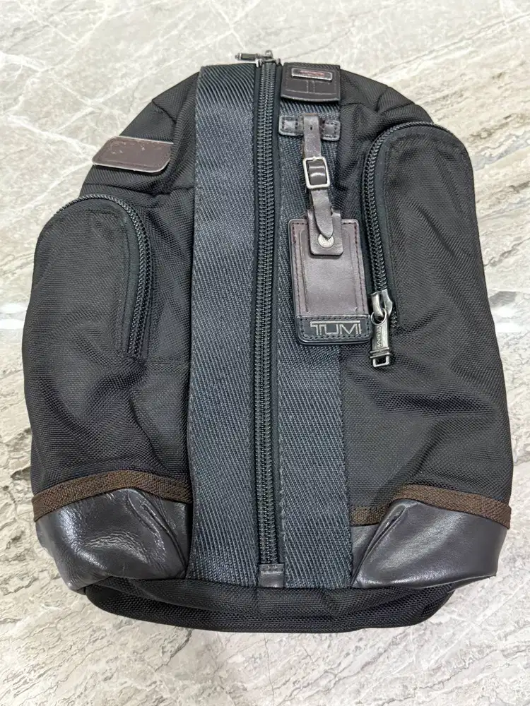 TUMI Alpha Bravo Remington Sling bag untuk pria, hitam/ black.