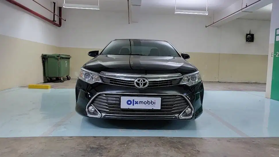 DP MURAH Toyota Camry 2.5 V Bensin-AT 2016 Hitam CRFSB