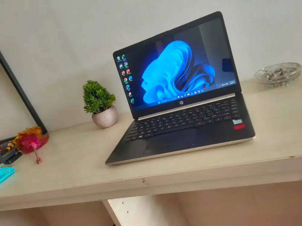 Laptop hp core i5 RAM 8Gb dual VGA Cocok design hingga gaming