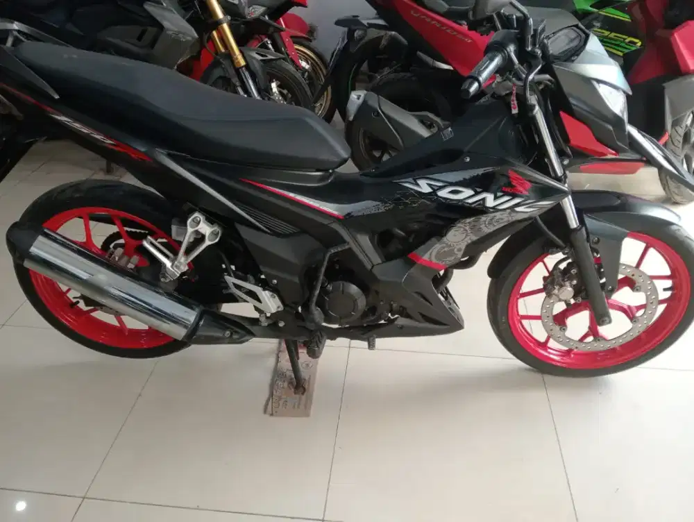 Dijual Motor Sonic 150 R tahun 2019 masih Orisinil Km Rendah