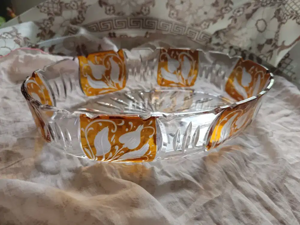 Mangkuk lonjong dan tinggi