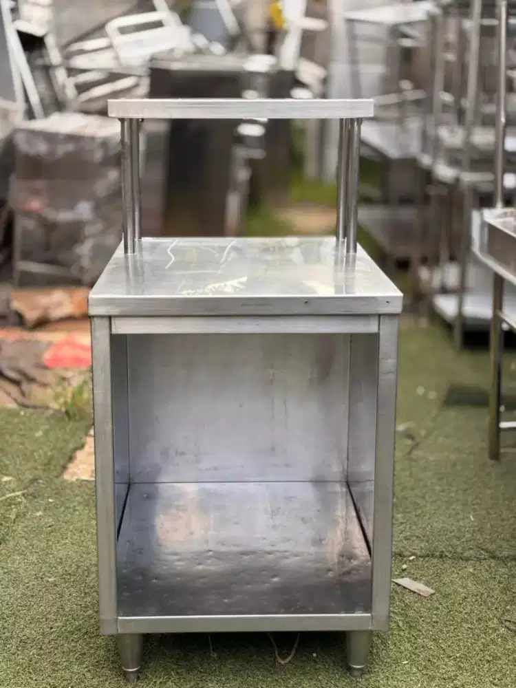 MEJA KABINET TANPA PINTU PLUS UPPER SHELF

Ukuran 60x75x85