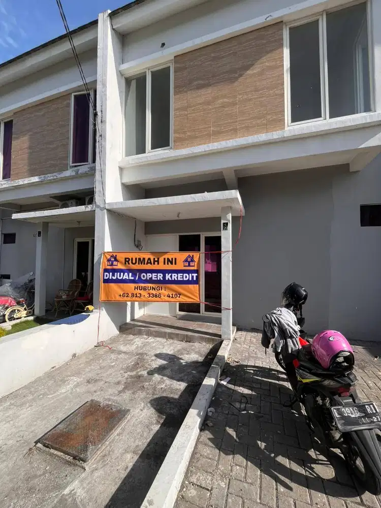 DIJUAL RUMAH ATAU OPER KREDIT! Lokasi Strategis dan Baru!