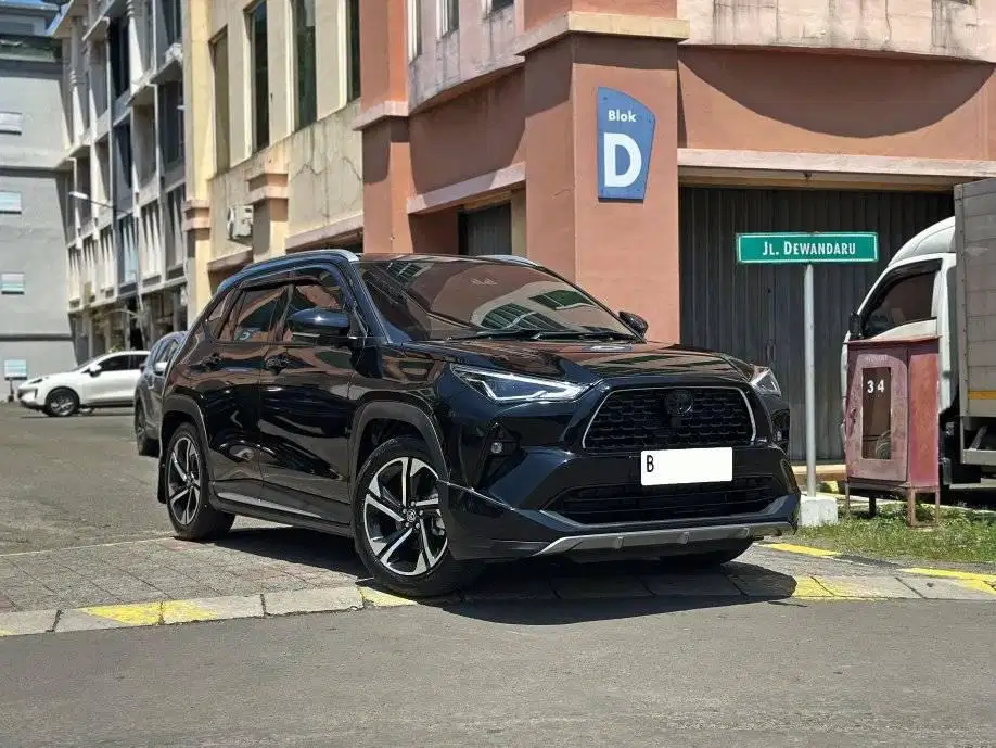 2023 Toyota Yaris Cross 1.5 GR TSS Hitam Km 10rb Record Dp 43jt