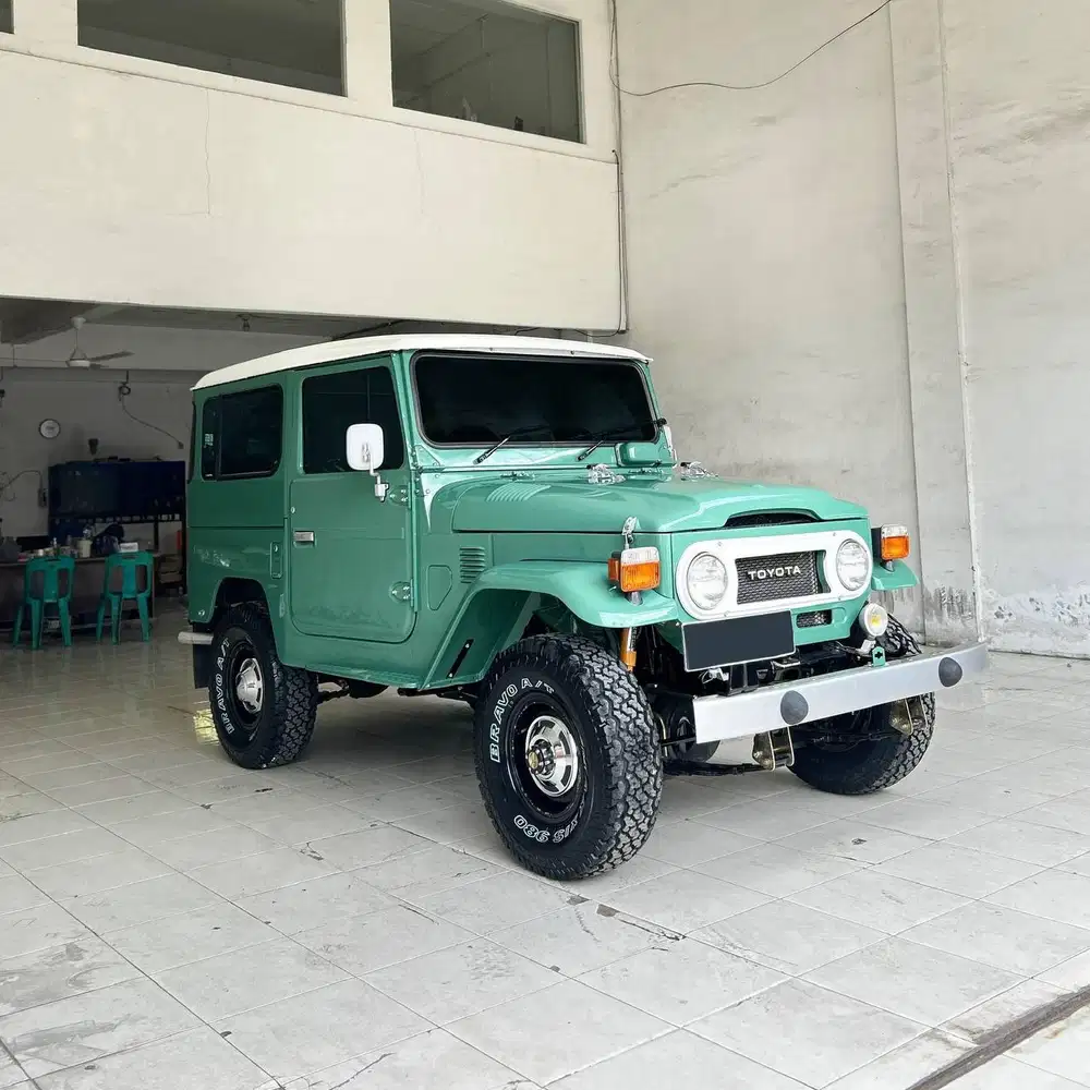 TOYOTA LAND CRUISER HARDTOP FJ40 BENSIN (1978)