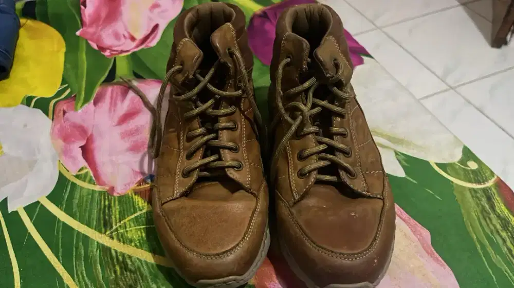 Di jual sepatu. Merk jim joker