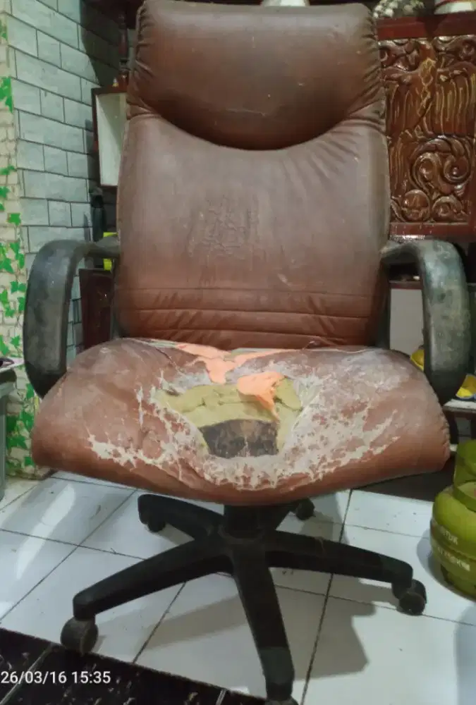 Kursi bekas direktur