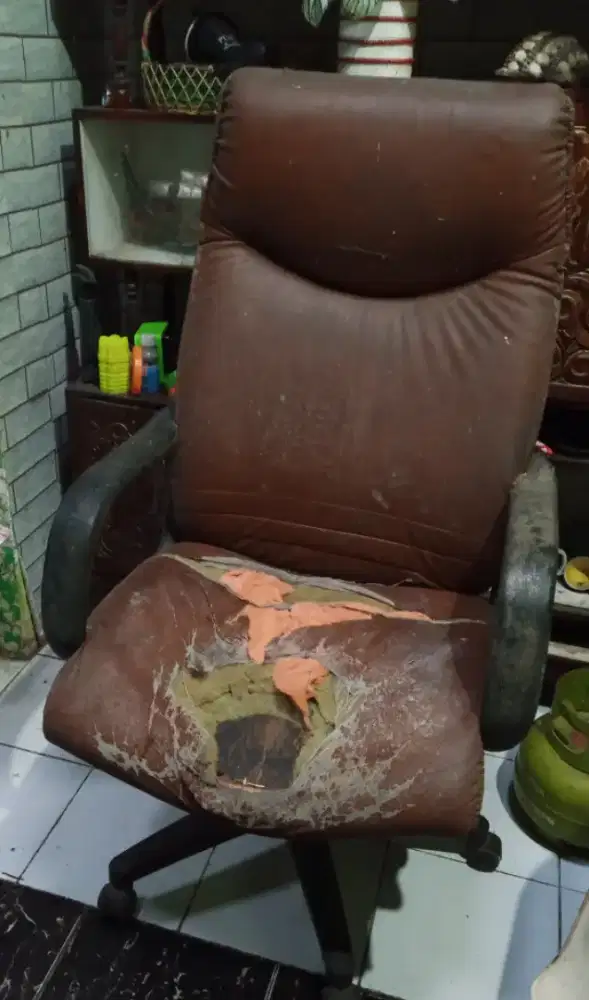 Kursi direktur bekas