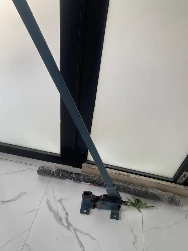 Gunting besi duduk Haston alat potong besi