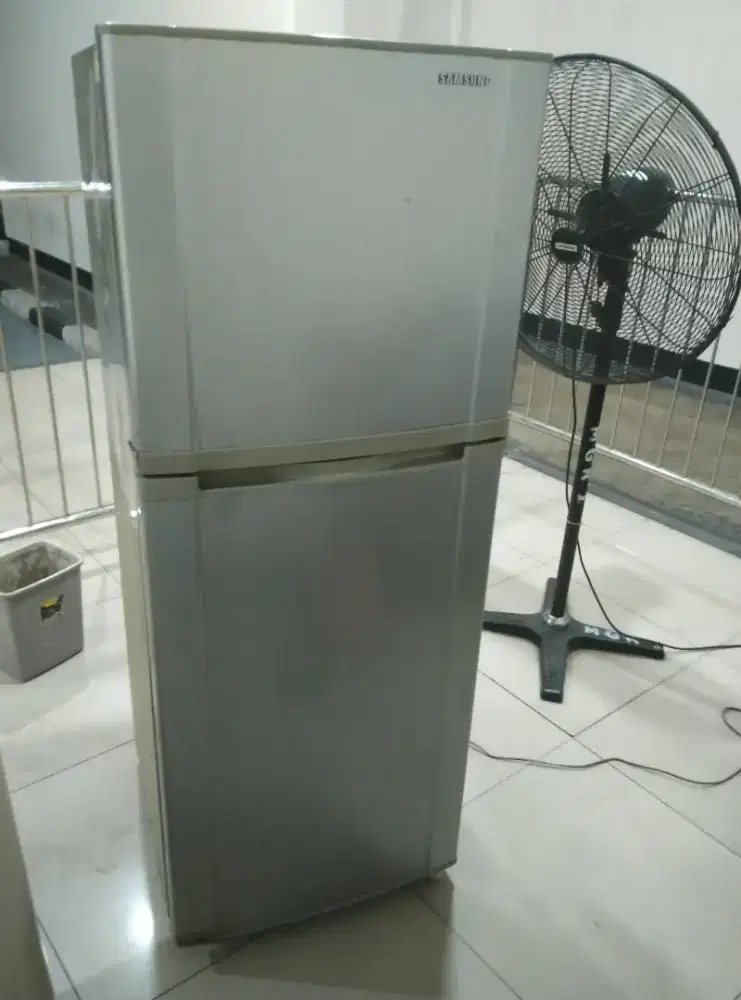 Kulkas mulus 2 pintu siap pakai nih