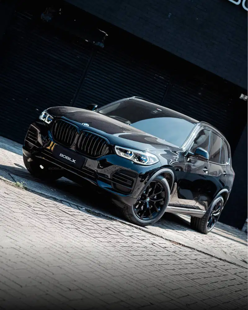 NIK 2022 BMW X5 xDrive40i Black on Black Interior