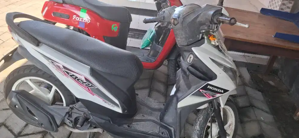 Honda Beat Putih terawat awet
