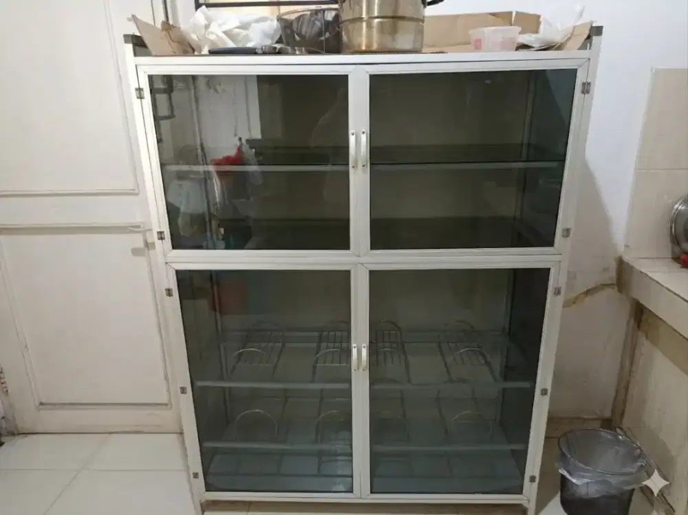 Lemari Rak Piring 4 Pintu