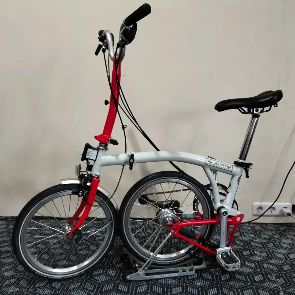 Brompton Red and White Classic Edition M3L