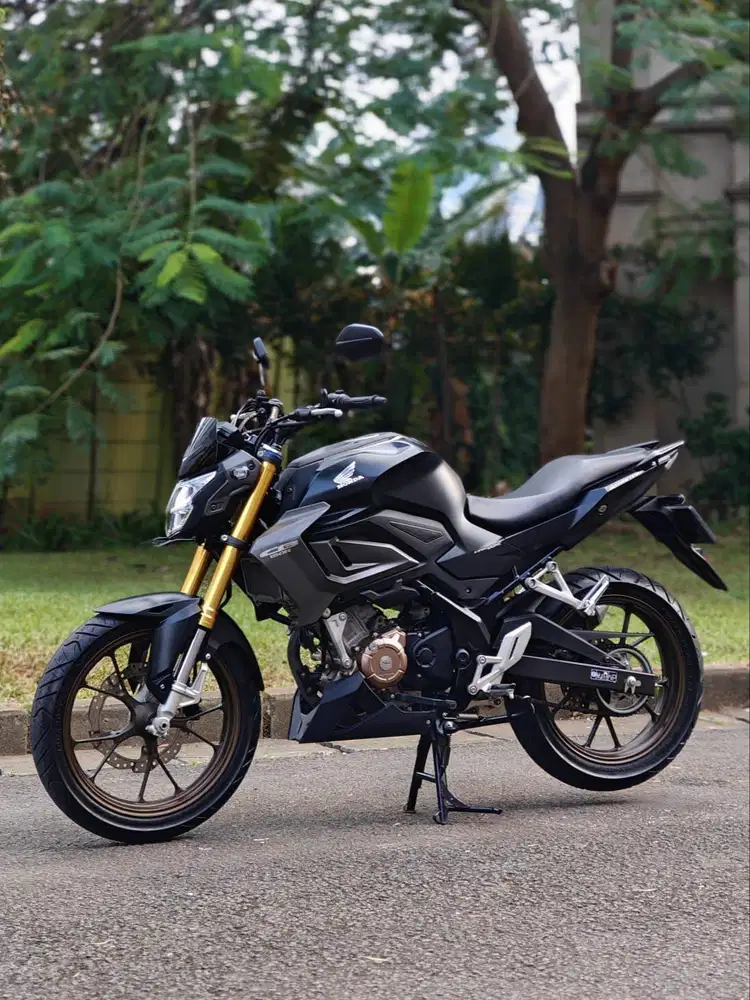 HONDA NEW CB150R 2022 HITAM KM 4K PAJAK HIDUP SIAP RIDING