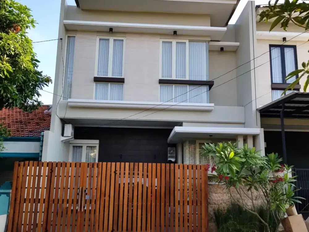 JUAL RUMAH BAGUS , FURNISH , 2 LT SIAP HUNI DI RUNGKUT ASRI SURABAYA