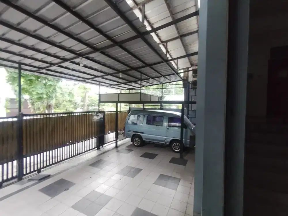 Dijual Cepat Rumah Kost 3 1/2 lantai di Gading Putih