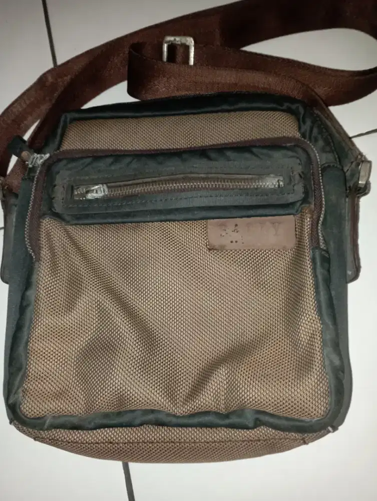 Bally tas kantor,kondisi 85%,jual 300k
