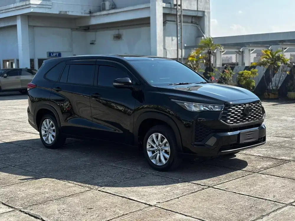 Toyota Innova Zenix V 2.0 Bensin AT 2023 Low KM!!!