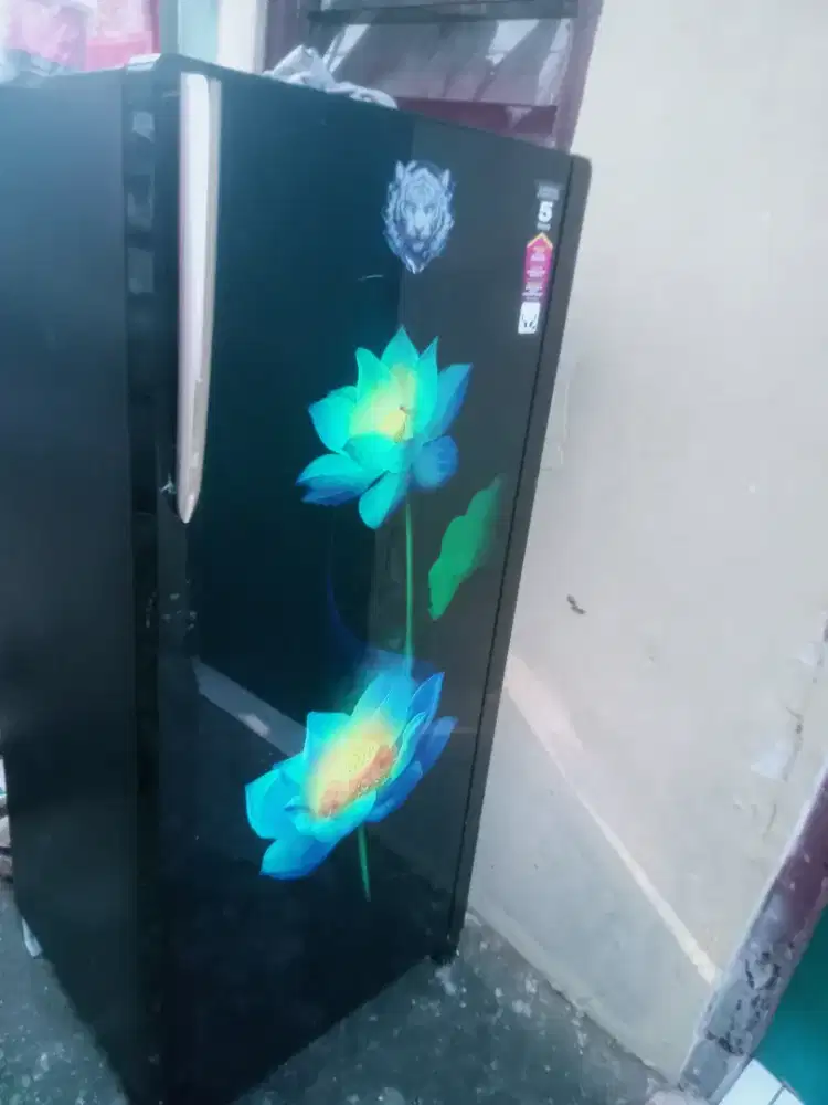 Di jual kulkas 1 pintu merk Polytron Normal dingin beku SIAP PAKAI