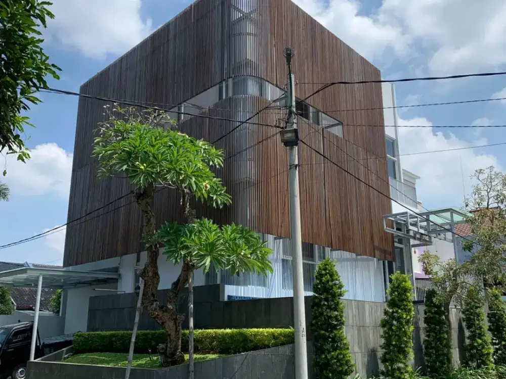 JUAL RUMAH MINIMALIS  2 LT, ADA PRIVATE POOL DI  CITRALAND SURABAYA