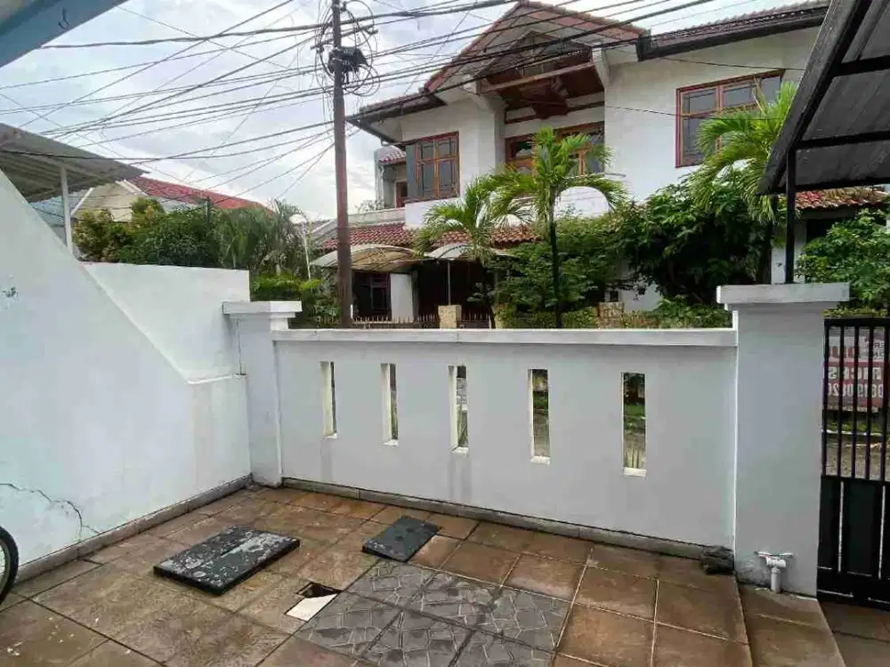 Murah dijual cepat rumah standard hitung tanah mendekati NJOP lebar 8