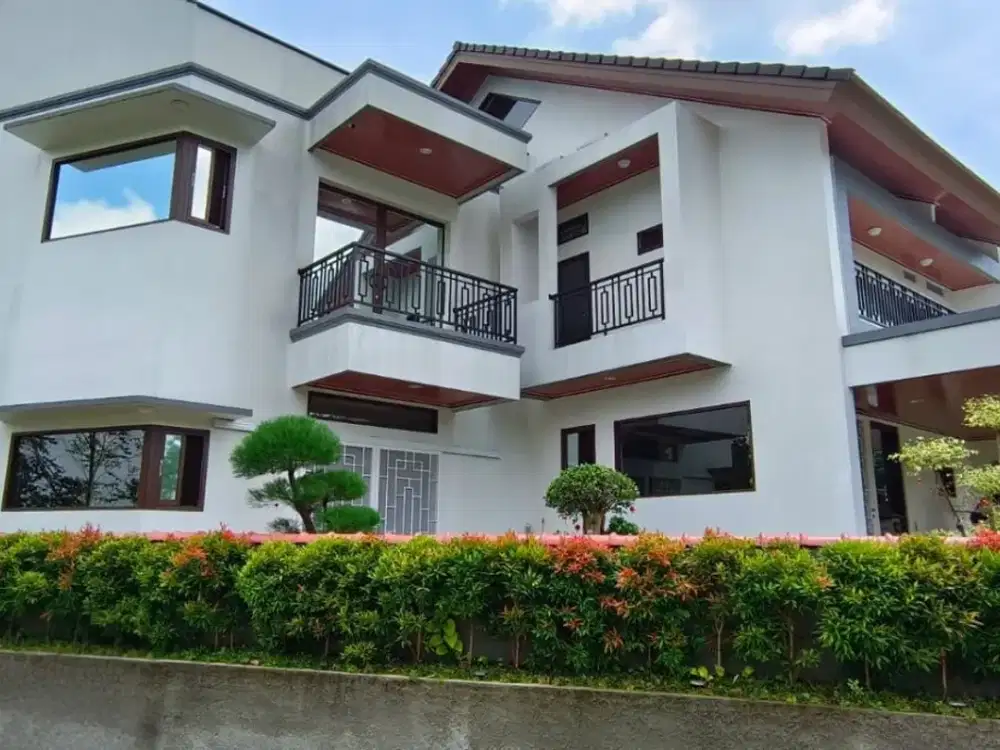 RUMAH MEWAH 2 LANTAI VIEW HIJAU, TAMAN BELAKANG CANTIK DI ROYAL TAJUR BOGOR