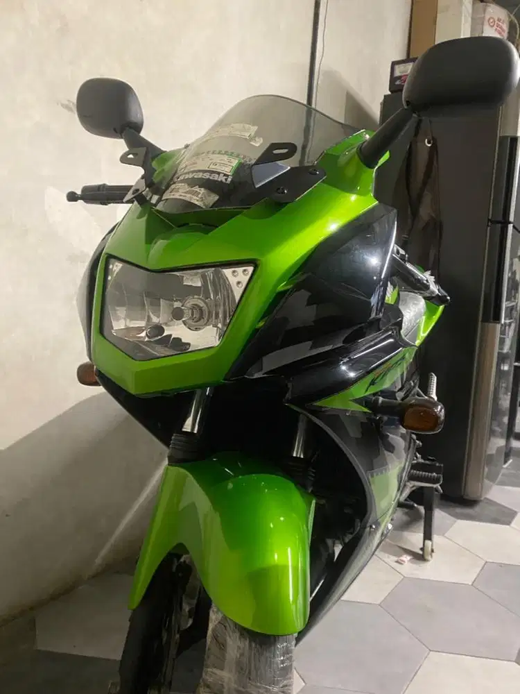 Kawasaki ninja 150RR tahun 2014 barang koleksi