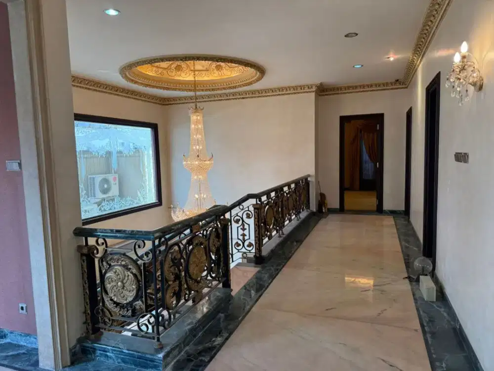 rumah mewah Regency 21 dkt araya dan puri galaxy akses merr