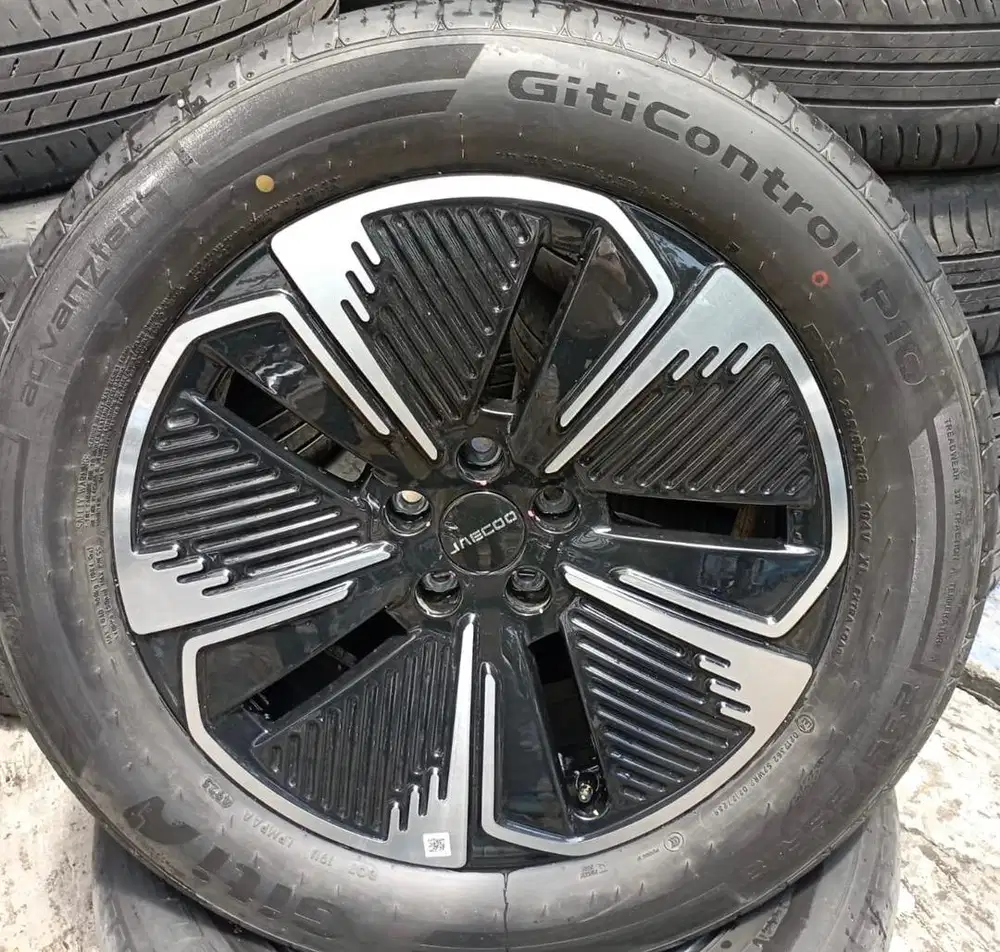 Velg serep/cadangan mobil lobang 5