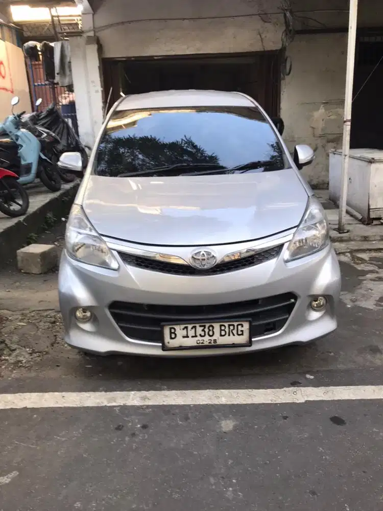 Toyota avanza veloz silver 2013