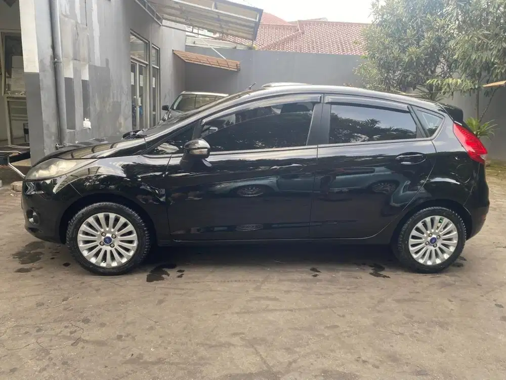 Ford Fiesta MT Black
