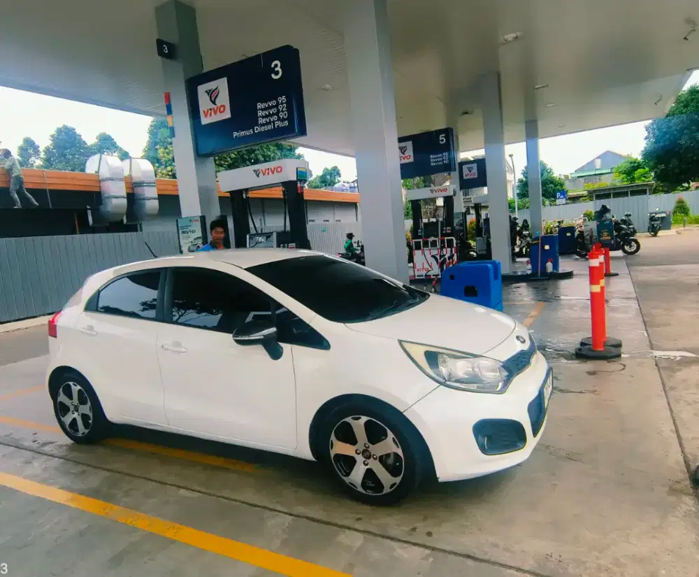 Kia Rio 2014 Manual Putih servis rutin perawatan pajak hidup