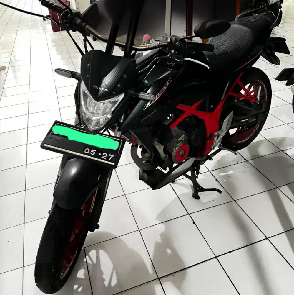 Jual Cepat - CB 150R Street Fighter 2017 (Black Red) km 30rbuan