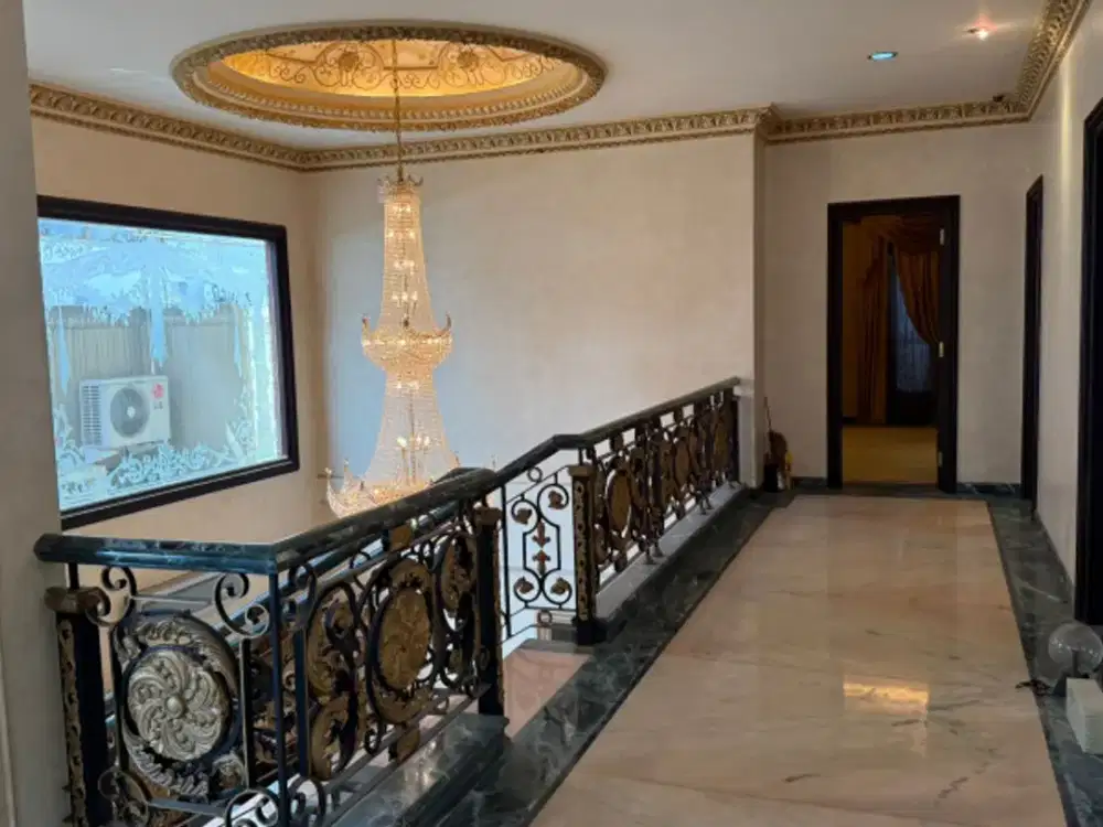 rumah mewah Regency 21 dkt araya dan puri galaxy akses merr