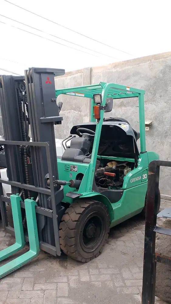 MITSUBISHI GRENDIA 3 TON MAST TRILIFT